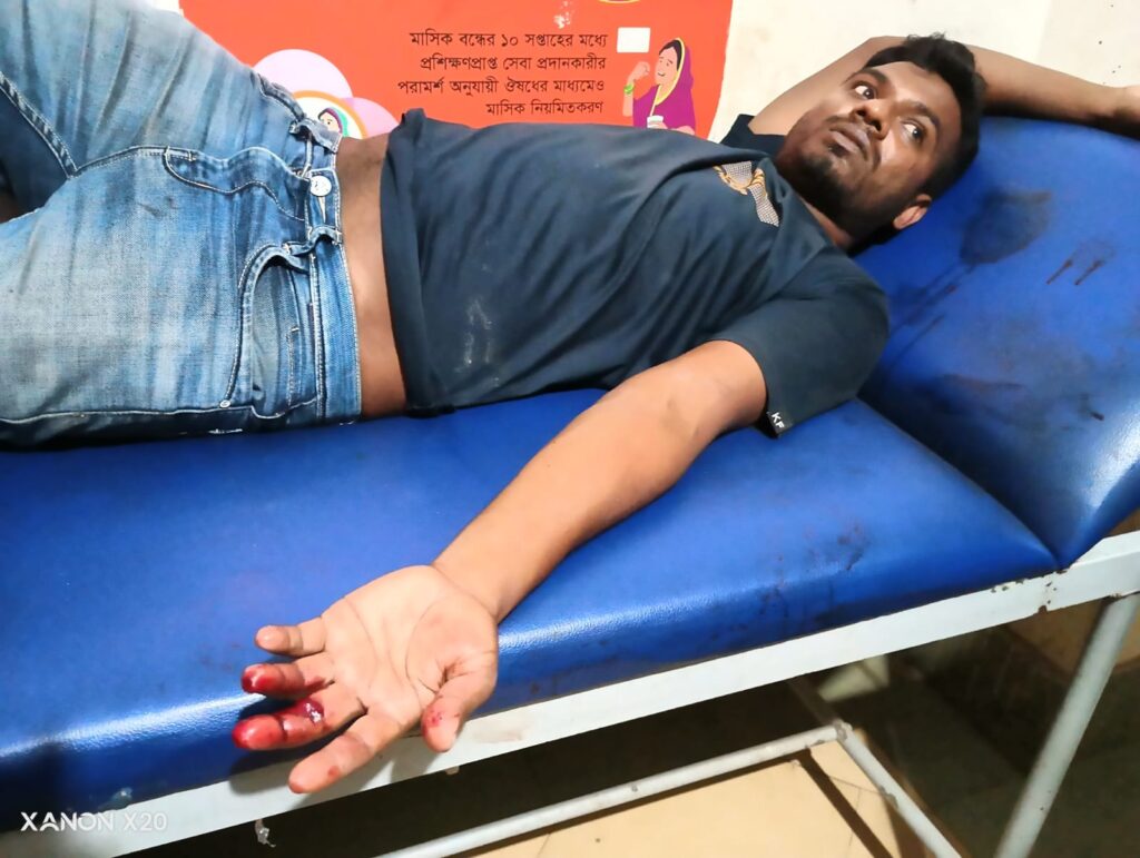 বিরামপুরে সংঘবদ্ধ হামলা,মারধর ও লুটপাটের অভিযোগ দোষীদের দ্রুত গ্রেপ্তার ও কঠোর শাস্তির দাবিতে ক্ষোভ