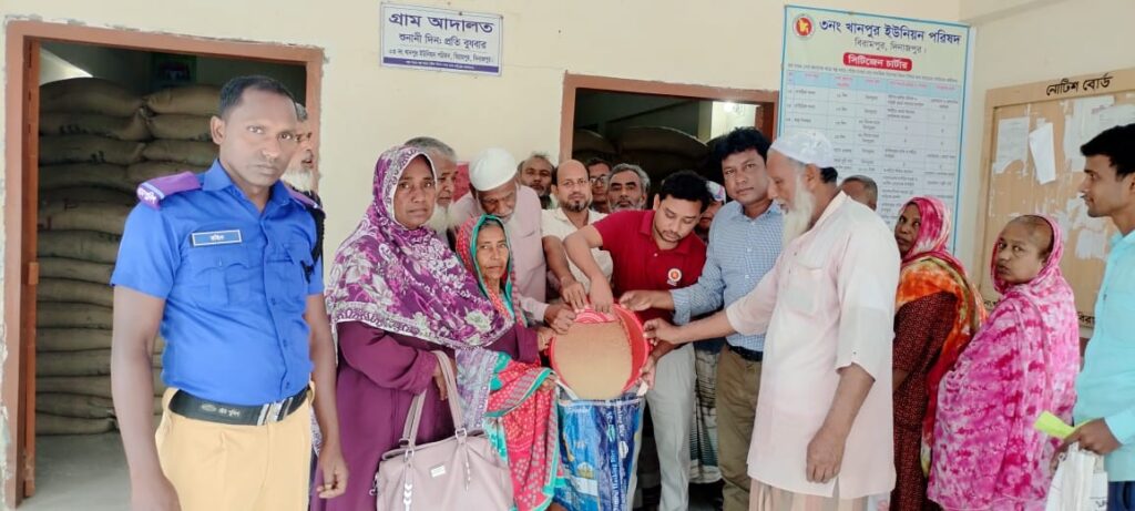 ৩নং খানপুর ইউনিয়নে ঈদ উপলক্ষে দরিদ্র পরিবারের মাঝে ভিজিএফ চাল বিতরণ ‎