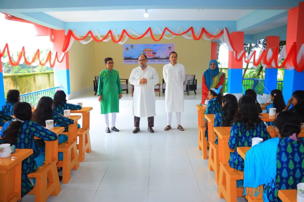 পবিত্র ঈদুল আজহার আনন্দঘন দিনে সরকারি শিশু পরিবার (বালিকা), সুনামগঞ্জ-এর নিবাসীদের সাথে ঈদের শুভেচ্ছা ও আনন্দ বিনিময় করেন জেলা প্রশাসক ও জেলা ম্যাজিস্ট্রেট মোহাম্মদ মিনহাজুর রহমান