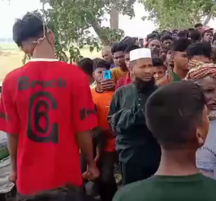 দোয়ারাবাজার দোয়ারাবাজার উপজেলার টেবলাই গ্রামে সোহাগ মিয়া (১৮) নামে এক তরুণের ঝুলন্ত মরদেহ উদ্ধার করেছে পুলিশ