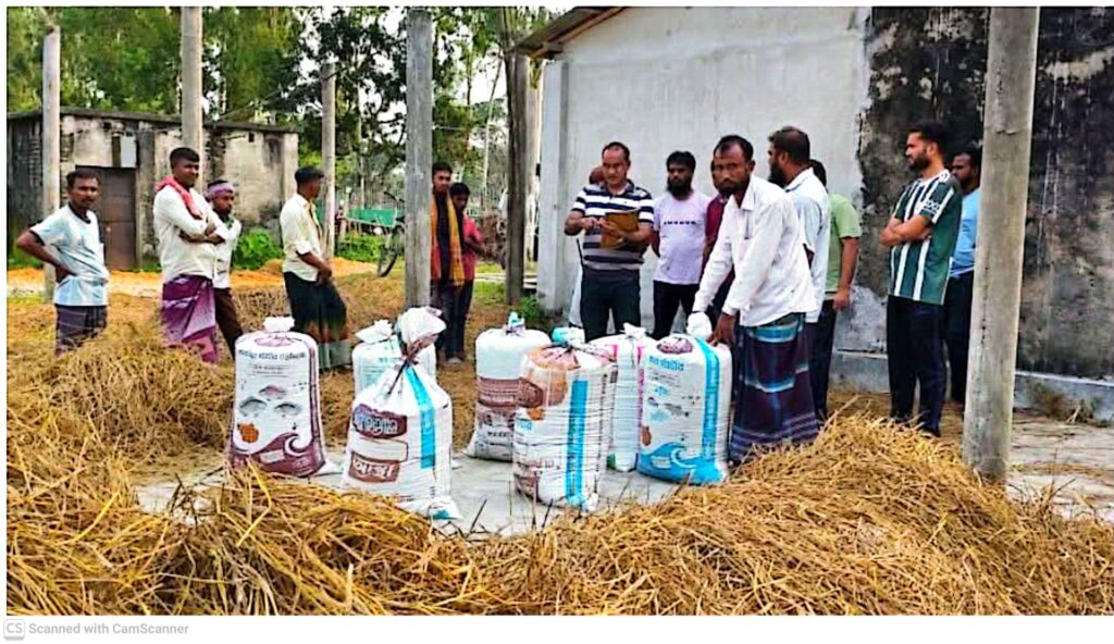 ৯৯৯-এ ফোন, ঘটনাস্থলে পুলিশ; ধান কাটা নিয়ে বিরামপুরে উত্তেজনা বিরামপুরে জমি দখলের চেষ্টার অভিযোগ,ক্ষতিগ্রস্তের থানায় আশ্রয়