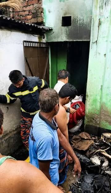 দিনাজপুরের সিপাহী পাড়ায়—– সিলিন্ডার থেকে আগুন, অল্পের জন্য রক্ষা পেল দুই পরিবারের সদস্যরা