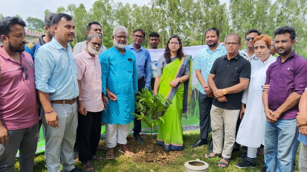 বিরামপুরে বৃক্ষরোপণ কর্মসূচির উদ্বোধন: পরিবেশ রক্ষা ও সবুজ বাংলাদেশ গড়ার অঙ্গীকার