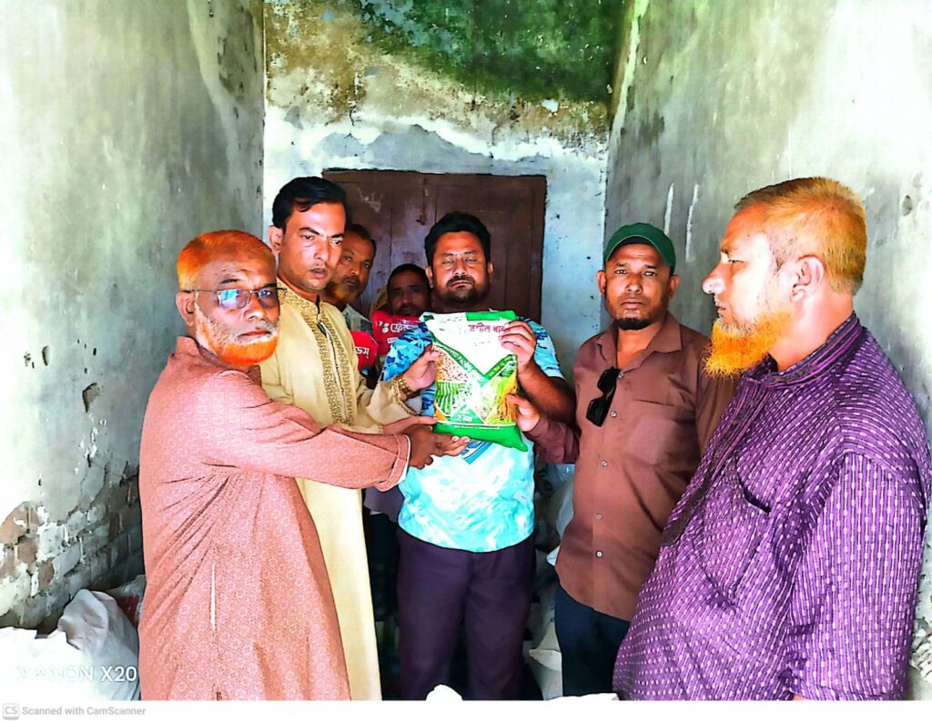 দিওড় ইউনিয়নে কৃষকদের মাঝে বীজ ও সার বিতরণ: কৃষি উৎপাদন বৃদ্ধি ও গ্রামীণ অর্থনীতিকে শক্তিশালী করার উদ্যোগ