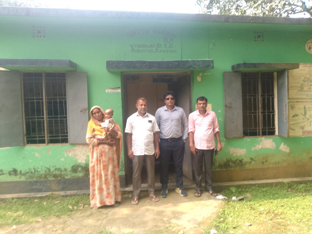 রতনপুর কমিউনিটি ক্লিনিক পরিদর্শনে ৩নং খানপুর ইউপি চেয়ারম্যান চিন্তরঞ্জন পাহান