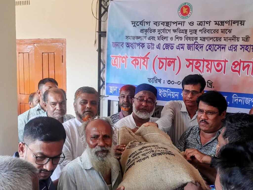 ঝড়ে ক্ষতিগ্রস্ত মানুষের পাশে সরকারি ত্রাণ: জোতবানী ইউনিয়নে চাল বিতরণ কার্যক্রমের উদ্বোধন