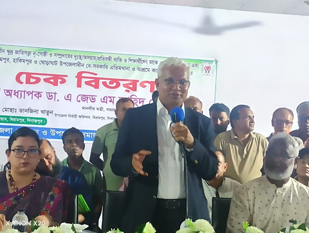 বিরামপুরে দুস্থ, অসহায় ও প্রতিবন্ধী মানুষের মাঝে এককালীন অনুদানের চেক বিতরণ