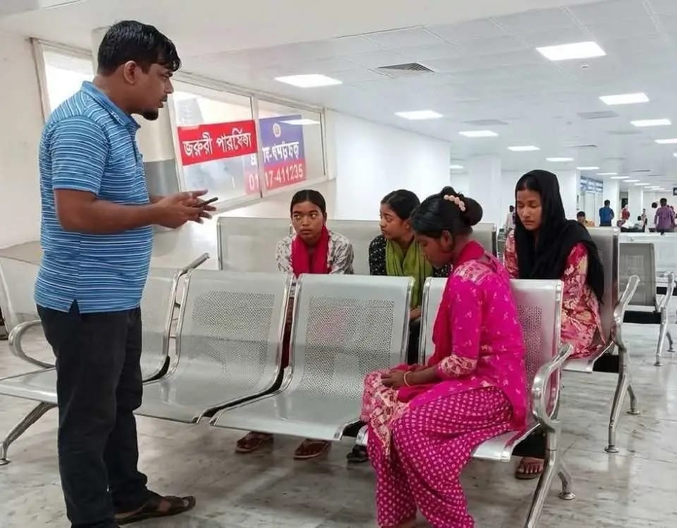 ঠাকুরগাঁওয়ে নিখোঁজ হওয়া ৪ জন হিন্দু স্কুলছাত্রী সিলেটে উদ্ধার