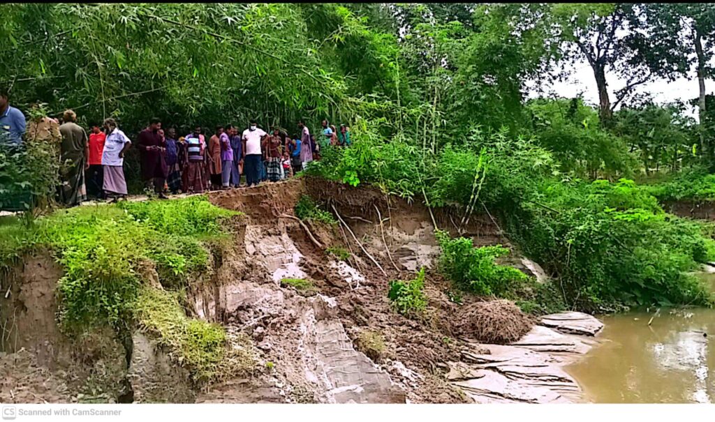 যমুনা শাখা নদীর ভাঙনে ধসে পড়ছে একমাত্র সড়ক: চরম দুর্ভোগে কয়েক হাজার মানুষ, দ্রুত সংস্কারের দাবি