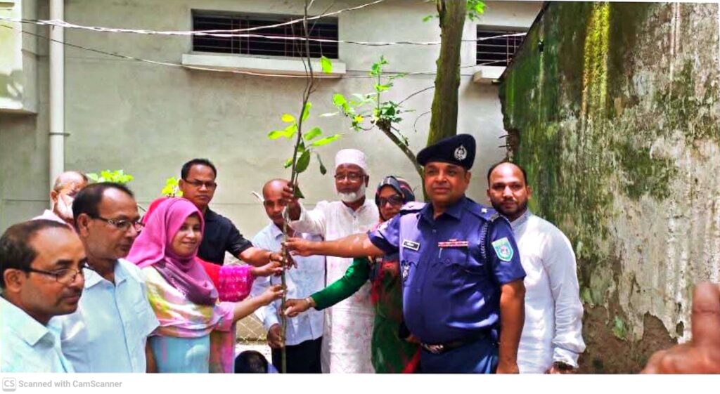 প্রধানমন্ত্রীর নির্দেশনা বাস্তবায়নে বিরামপুরে বৃক্ষরোপণ কর্মসূচি কৃতী শিক্ষার্থীদের সংবর্ধনা, সবুজ বাংলাদেশ গড়ার প্রত্যয়