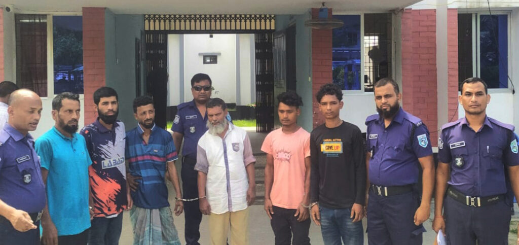 বোচাগঞ্জে মাদক কারবারি ১নারীসহ আটক ৪