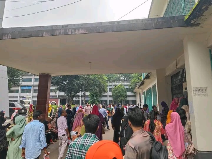 রাণীশংকৈলে ফ্যামিলি কার্ড শুমারির তথ্য সংগ্রহকারী ও সুপারভাইজার নিয়োগ পরীক্ষা অনুষ্ঠিত