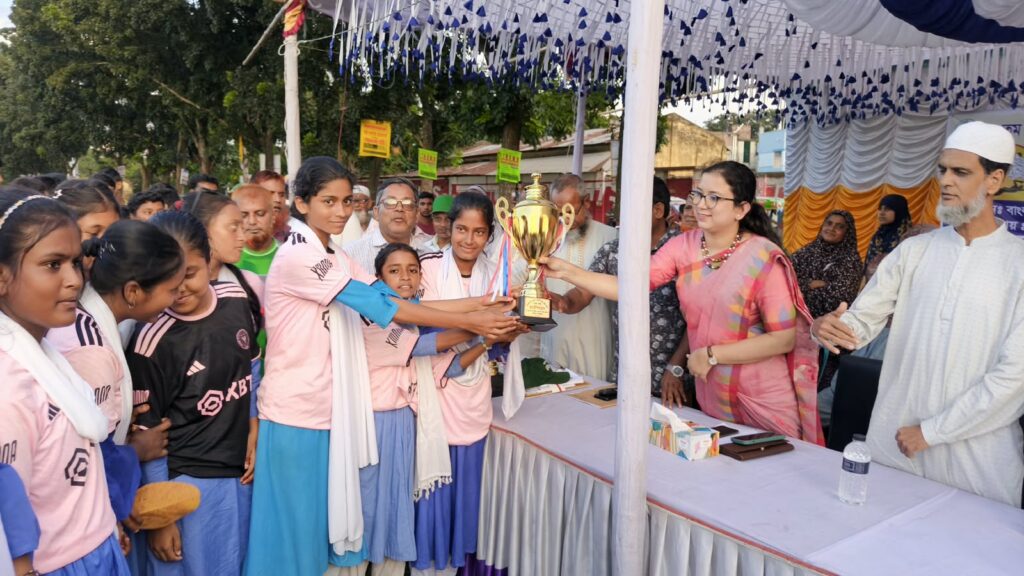 বিরামপুরে ৫৩তম গ্রীষ্মকালীন ক্রীড়া প্রতিযোগিতার পুরস্কার বিতরণ