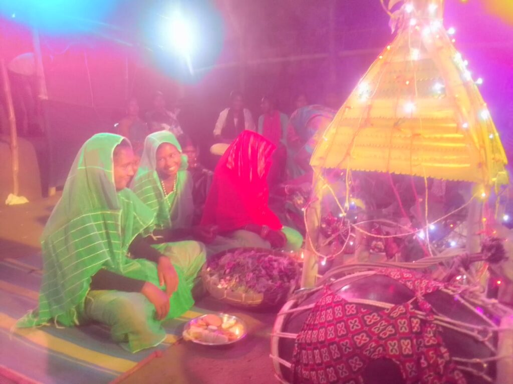 ঠাকুরগাঁওয়ে আদিবাসী মুন্ডা সম্প্রদায়ের ঐতিহ্যবাহী কারাম উৎসব