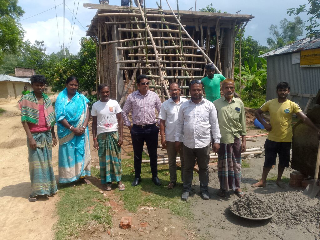 বিরামপুর উপজেলার ৩নং খানপুর ইউনিয়নের করমতলি সর্বজনীন দূর্গা মন্দিরের ছাদ ঢালাই উদ্বোধন ‎